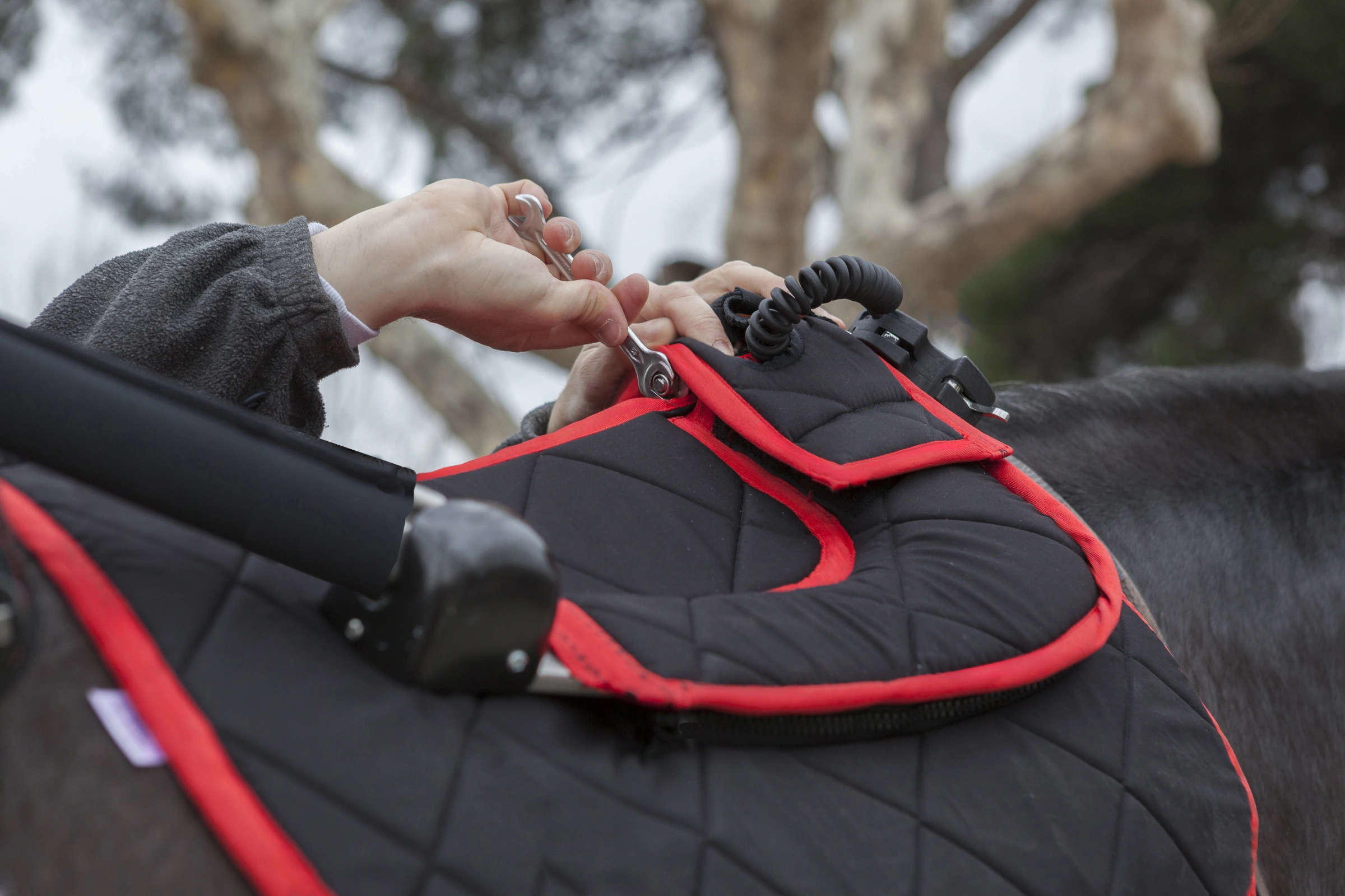 Sistema Hipiclam instalado bajo la silla del caballo